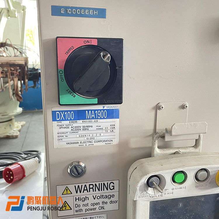 อัตโนมัติอุตสาหกรรมทําให้เป็นไปได้ด้วยหุ่นยนต์ YASKAWA ที่ใช้ โปรแกรมสมาร์ทโฟน พบ Yaskawa MA1400: ความแม่นยํา - การเชื่อมแบบขับเคลื่อน