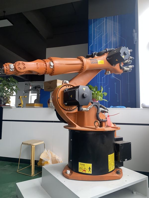 Kuka KR16-3 16kg ภาระประโยชน์ 1611mm ติดโปรแกรมเพดานการติดตั้ง โรบอตปั๊มสําหรับยืดหยุ่นและ Arc ปั๊มประกอบการปั๊มเคลือบ เครื่องตัด เครื่องบรรทุก