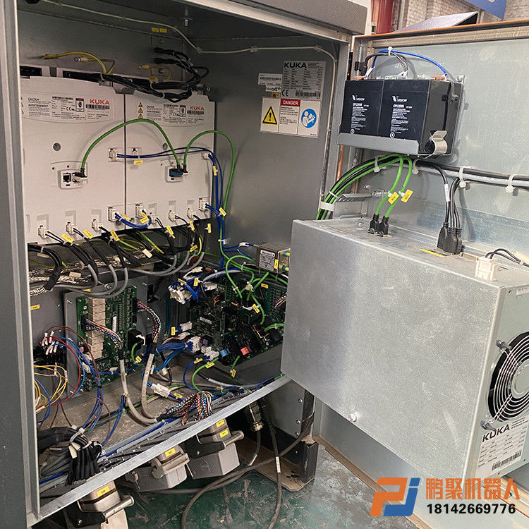 Kuka KR60 หกแกนอัตโนมัติโหลดและยกเลิกการโหลดส่วนต่อขยายแขนหุ่นยนต์ 2033 มม. โหลด 60 กก