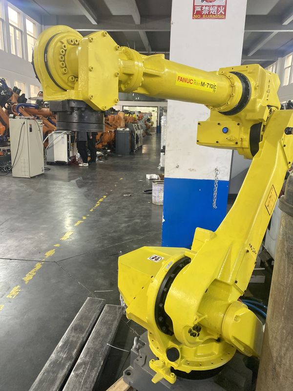 ใช้ FANUC M-710iC/70 Robot 6 แกนสำหรับการติดตั้งภาคพื้นดิน