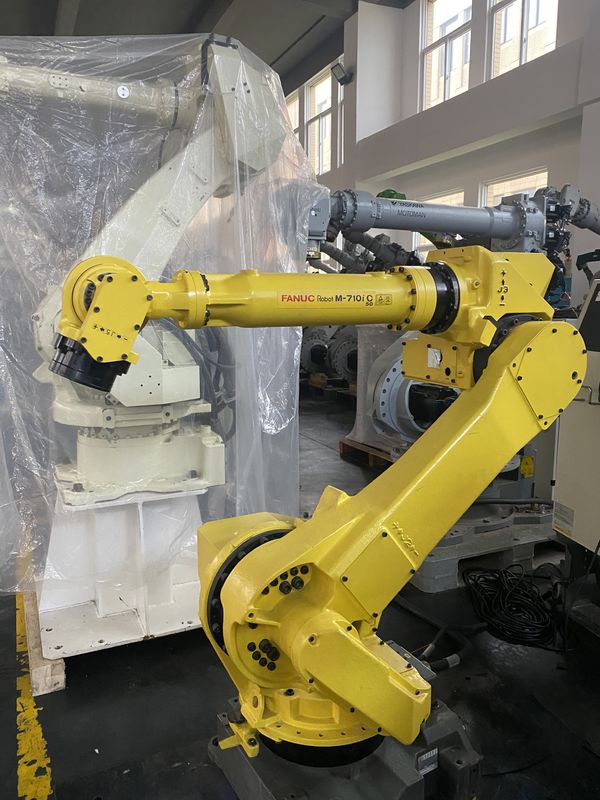 ใช้ FANUC M-710iC/70 Robot 6 แกนสำหรับการติดตั้งภาคพื้นดิน