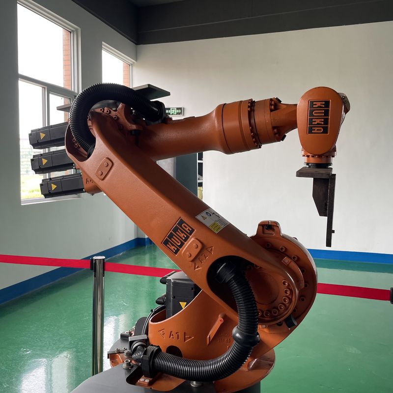 Kuka KR 16 หุ่นยนต์หมุนหมุนหมุนหมุนหมุนหมุนหมุนหมุนหมุน