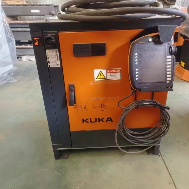 KUKA KR210 R2700 Prime Robot 6 แกน ภาระ 210 กิโลกรัม ระยะทาง 2700 มิลลิเมตร สําหรับการปั่นจุด
