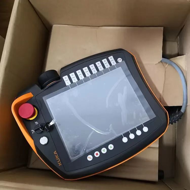 NEW KUKA KR210 R2700, KRC4, ภาระ 210 กิโลกรัม, สูงถึง 2700 มิลลิเมตร, พาเลติซิ่ง, การประกอบ, การบรรทุกและการปลดของชิ้นส่วน, การศึกษา