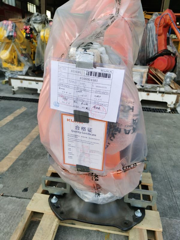 NEW KUKA KR210 R2700, KRC4, ภาระ 210 กิโลกรัม, สูงถึง 2700 มิลลิเมตร, พาเลติซิ่ง, การประกอบ, การบรรทุกและการปลดของชิ้นส่วน, การศึกษา