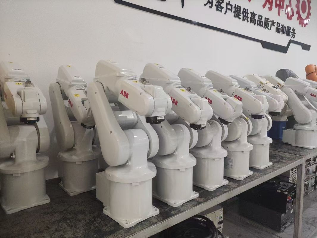 ABB IRB 1200 (5/0.9) หุ่นยนต์สําหรับการจัดการของชิ้นส่วน การเคลือบ การวัด การประกอบของชิ้นส่วน