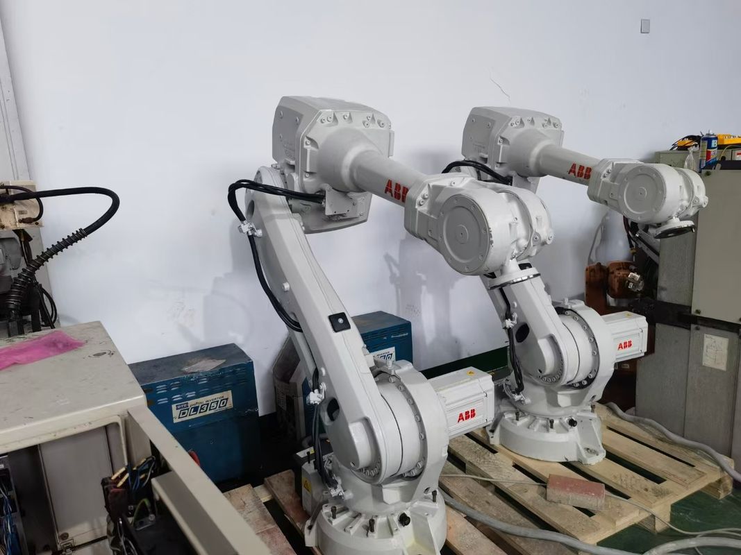 IRB 4600-60/2.05 6-Axis Robotic Arm กระเป๋าใช้งาน 60 กิโลกรัมและ 2050 มม