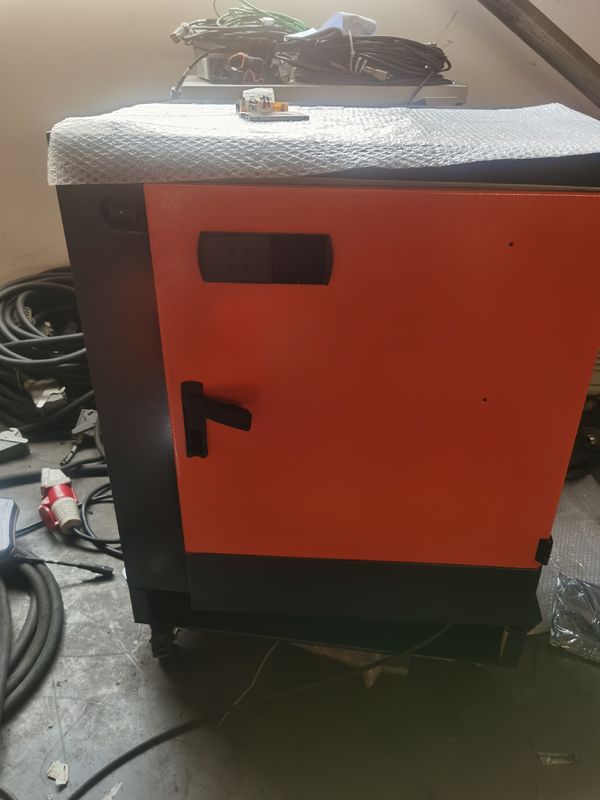 KUKA KR240 R2700 Prime KRC4 Controller 6-Axis Palletizing Robot การผสมผสานที่สมบูรณ์แบบ 2700 มม. สามารถบรรจุภาระได้ 240 กิโลกรัม