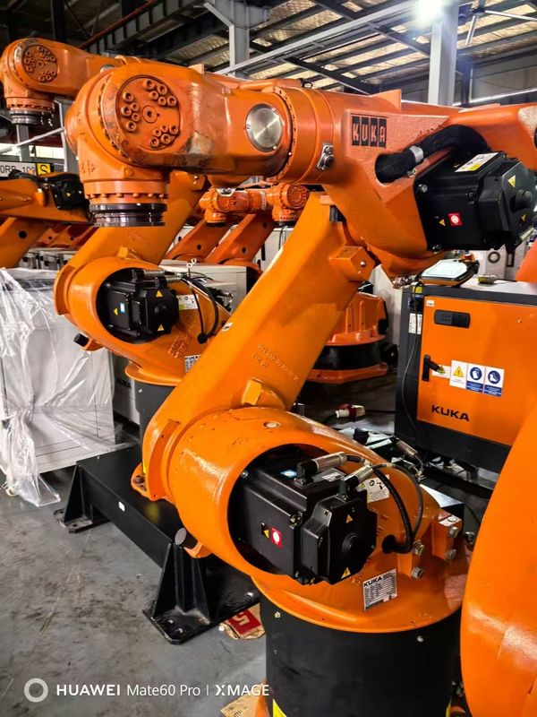 2033 mm Reach KUKA KR60-3 60KG ภาระประโยชน์ โรบอต KUKA ที่ใช้ในการจัดการและเก็บวัสดุ