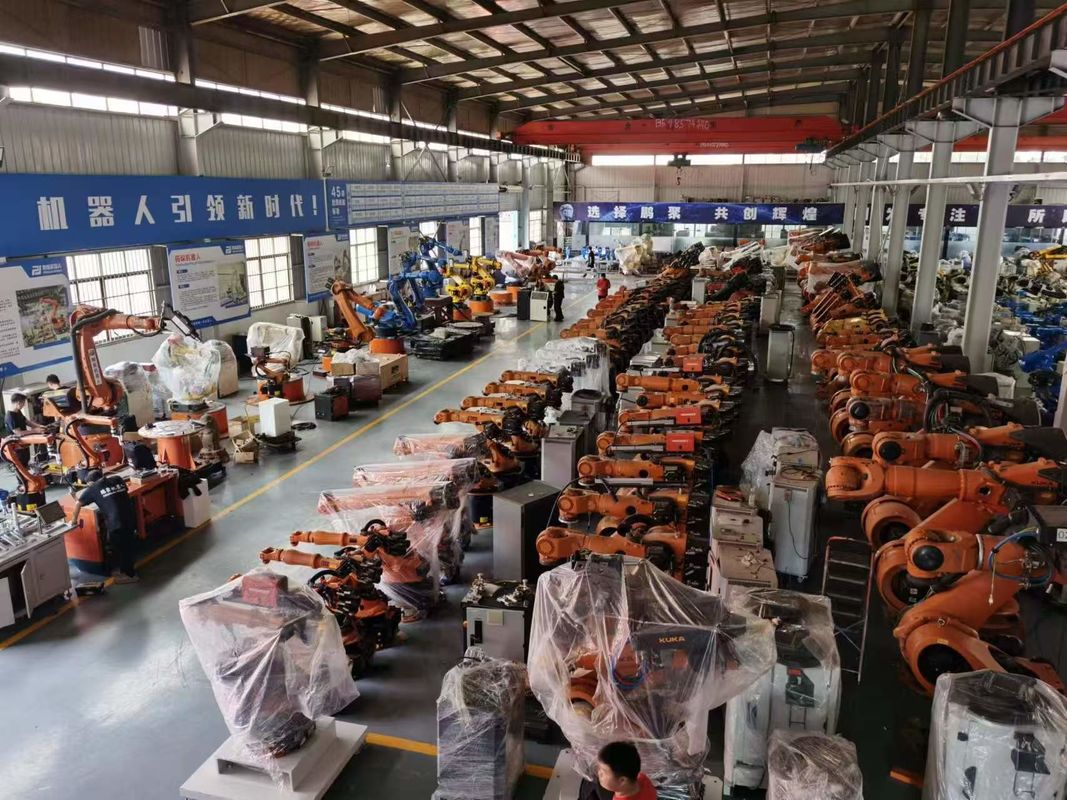 KUKA KR300 R2500 Ultra 300kg Payload 2500mm Reach ใช้หุ่นยนต์ KUKA ด้วยความซ้ํา ±0.1 มม และ Kuka โปรแกรมการบรรจุหุ่นยนต์ การจัดการ การบด การบด