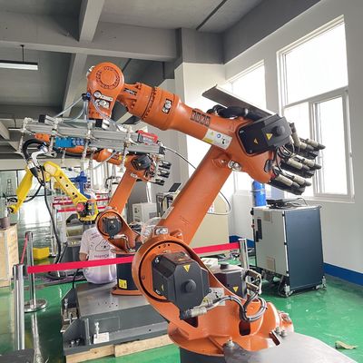 16 กิโลกรัม โรบอต Kuka ที่ใช้แล้วที่มีการจัดอันดับความปลอดภัย IP65 โรบอตรับมือวัสดุ โรบอตปั่น MIG