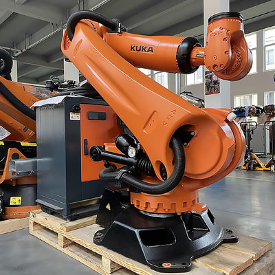 Kuka Kr210 2700mm Reach Robotic Arm 210 Kg Payload AC380V แหล่งไฟฟ้า การเก็บของใช้หุ่นยนต์ที่ใช้งาน
