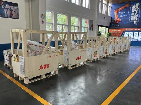NEW ABB IRB 2600 M2004 20/12 -1.65/1.85 20kg การปั่นเส้นโค้ง การปั่นเครื่องพิมพ์ การบรรทุกและลดของชิ้นส่วน การแปรรูป