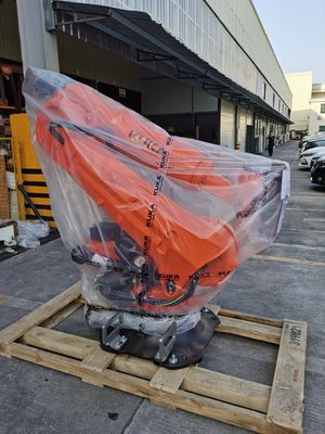NEW KUKA KR210 R2700, KRC4, ภาระ 210 กิโลกรัม, สูงถึง 2700 มิลลิเมตร, พาเลติซิ่ง, การประกอบ, การบรรทุกและการปลดของชิ้นส่วน, การศึกษา