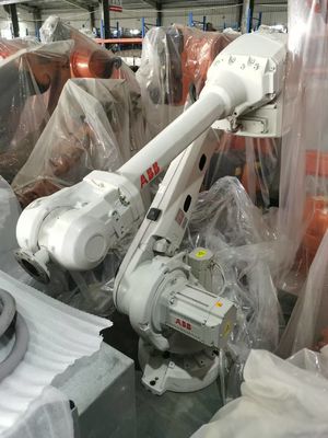 โรบอต ABB ที่ใช้ 6 แกน แขนหุ่นยนต์ IRB 4600-40/2.55 ด้วยความกว้าง 2550 มิลลิเมตร และความจุ 40 กิโลกรัม สําหรับการปั่น การตัด การจัดจําหน่าย และการชักเครื่อง